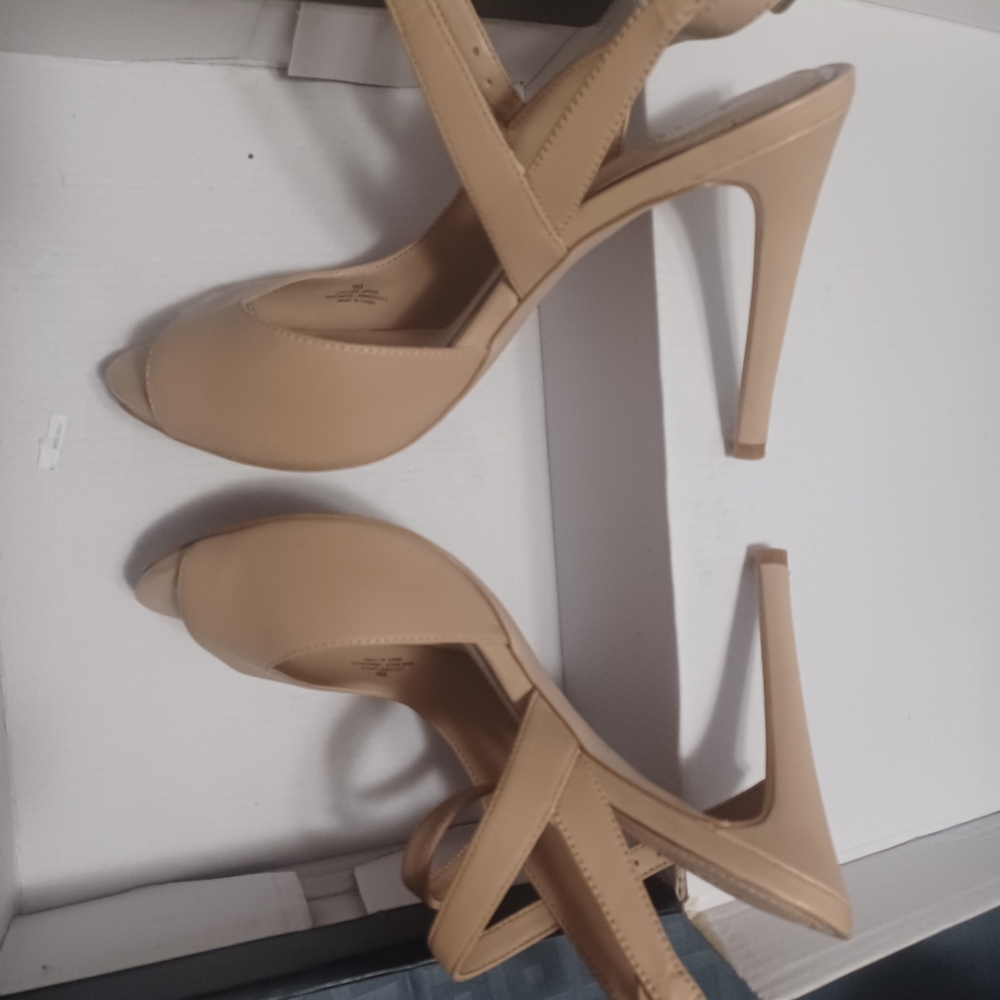 Shoes - Picture 3 of 4